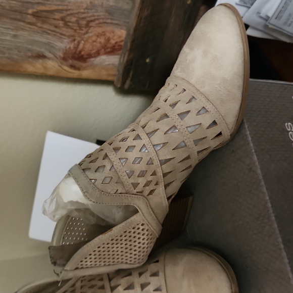 Maurices tan booties - Picture 2 of 3
